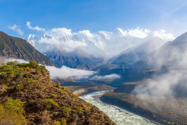 有什么成语描写赞美拉萨的天空，形容拉萨的天空的词语（天上西藏大美于行）