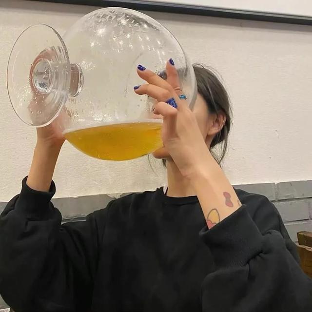 网红头像卡通可爱 美食妹妹，网红头像卡通可爱图片微信（吃东西头像）