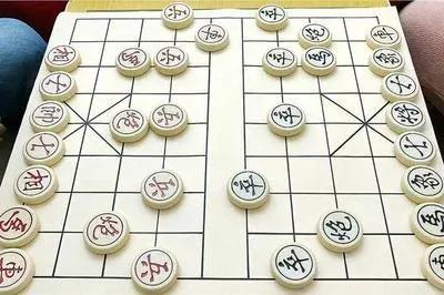 象棋下法基本規則,象棋下法必勝口訣(五分鐘教你學會國際象棋)