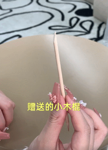 做美甲的步骤视频教程，做美甲的步骤先涂什么（方便又平价的夏日美甲攻略快收好）