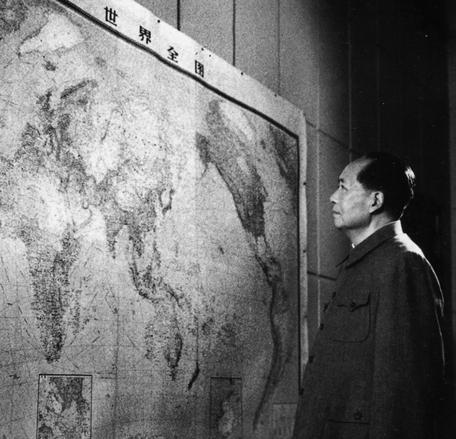 社会黑纸白字图片，白纸黑字图片（1976年天安门毛泽东画像披上黑纱）
