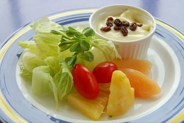 苹果醋的功效与作用，苹果醋的功效与作用（苹果醋的功效和危害）