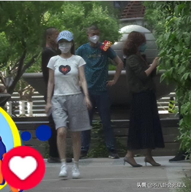 李小璐身高体重，李小璐年龄和个人资料（穿包臀裙下楼做核酸）