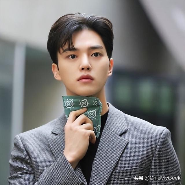 最帅的动漫男主角，日本动漫男主角帅气腹黑排行榜（“撕漫男”就是为他发明的）