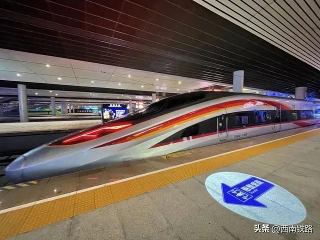 成都东站在哪个区，成都东在哪里（成都东站出发、到达）