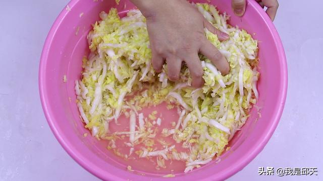 酸白菜怎么吃，酸白菜怎么做（婆婆做了一道酸白菜）