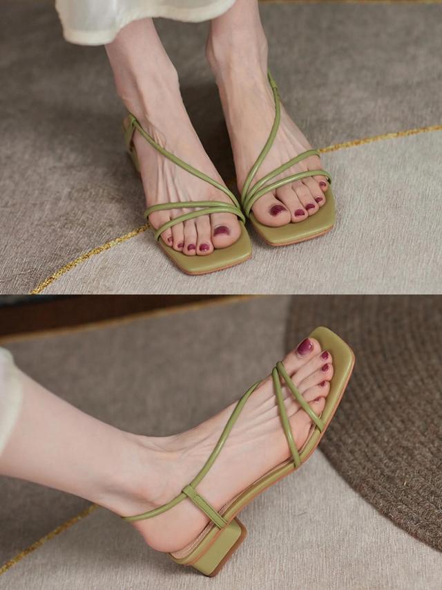 绿色鞋子怎么搭配衣服，绿色鞋子怎么搭配衣服夏天（总结篇//绿色的夏天鞋子）