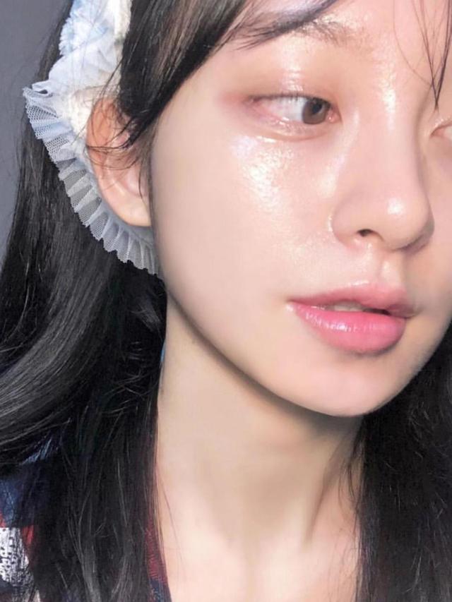 女生脸上出油特别严重怎么办，女孩子脸上出油怎么办（良好生活习惯比护肤更重要）