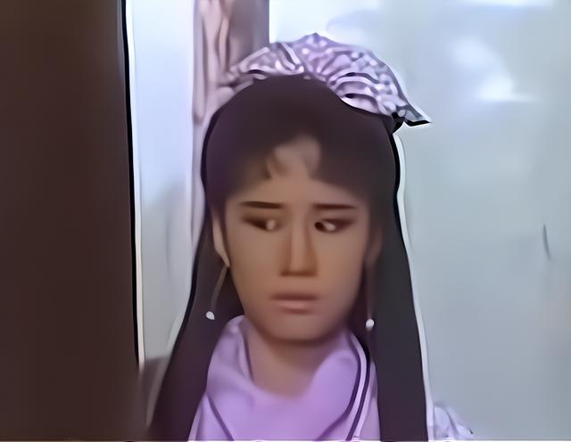 阿朱别尬演，她像苦情剧女主，她扮相又土又俗，她让人意难平