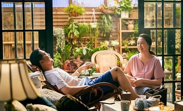 住家保姆一般多少钱一月，住家保姆（57岁女保姆月入5000元）