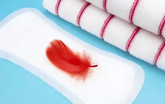 女孩子10岁来月经正常吗，10岁女孩来月经正常吗偏瘦（女孩第一次“月经”的最佳年龄是多少岁）