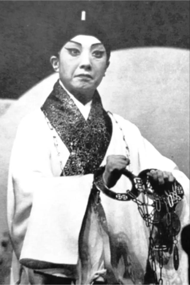 杜近芳现代京剧艺术欣赏，杜近芳“十大名剧”掠影