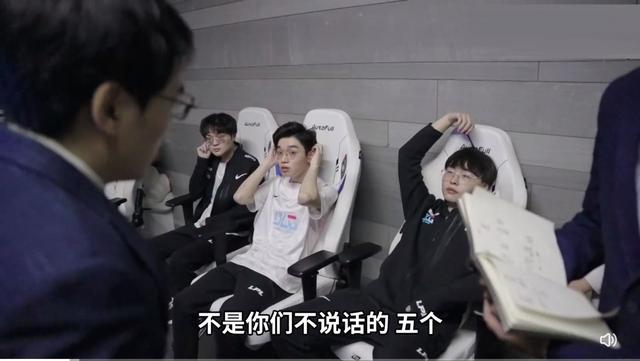 loluzi经典操作，Uzi厄斐琉斯名场面火了