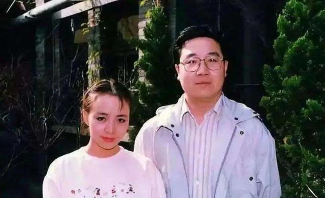 赵明明现在真老，来不及说我爱你赵明明（离婚那天抱着女儿大哭）