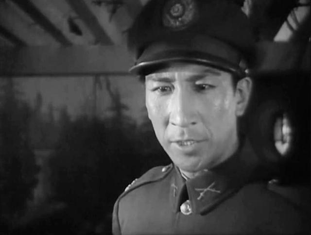 【千部经典老电影巡礼(150)——《兵临城下》】上世纪五六十年代,中国