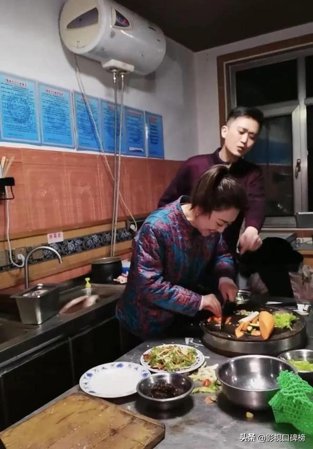 月亮姐姐多大了，月亮姐姐丈夫多大年龄（44岁月亮姐姐入乡随俗）