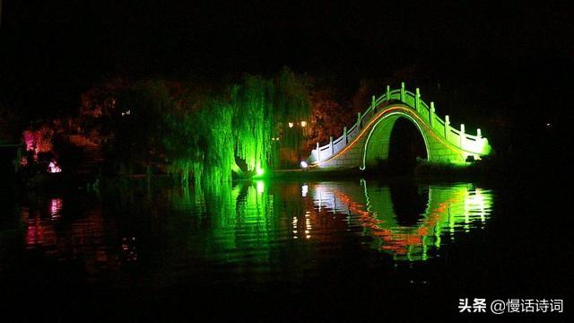 白居易关于元宵的诗句，白居易写的关于元宵节的诗（二十个字就写出了杭州的美轮美奂）