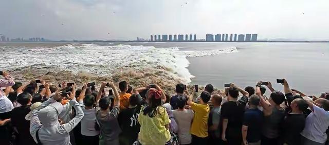 钱塘是指今天的什么地方，钱塘自古繁华的钱塘指哪里（见证天下第一奇观；现场观潮人山人海）