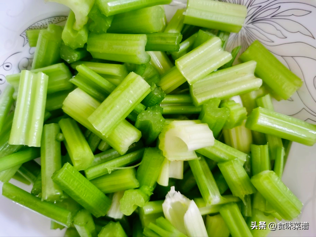 芹菜的做法大全，千张芹菜的做法大全（芹菜最好吃的4种做法）