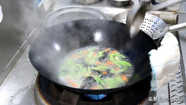 芹菜15种做法，芹菜的做法大全家常（清脆爽口超下饭）
