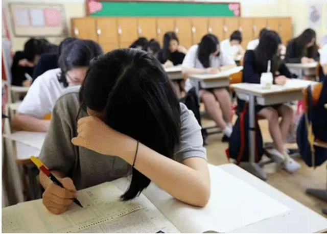 现在还可以复读高三吗，2021现在高三学生还能复读吗（高中禁止复读或成定局）