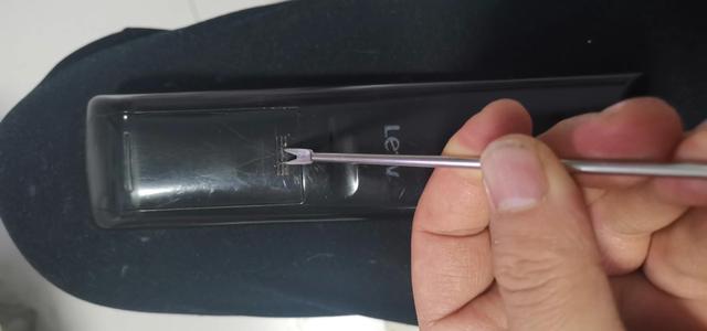 乐视电视遥控器，乐视智能电视机智能遥控器怎么用（乐视电视电池盖打不开怎么办）