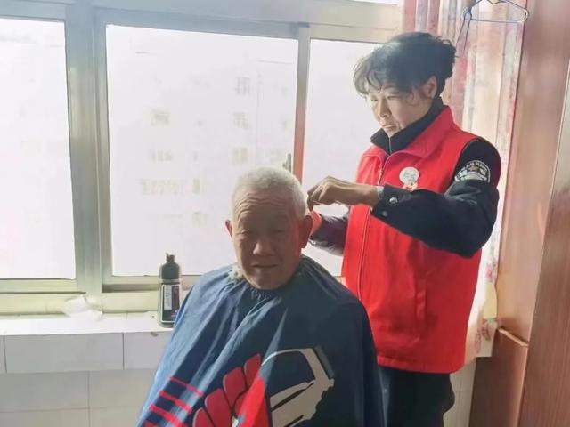 金川区宝林里社区：从指尖到身边 为民服务在路上~