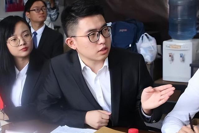 文理分科如何选择，女生高一文理分科如何选择（“理科生跟文科生”哪个发展好）