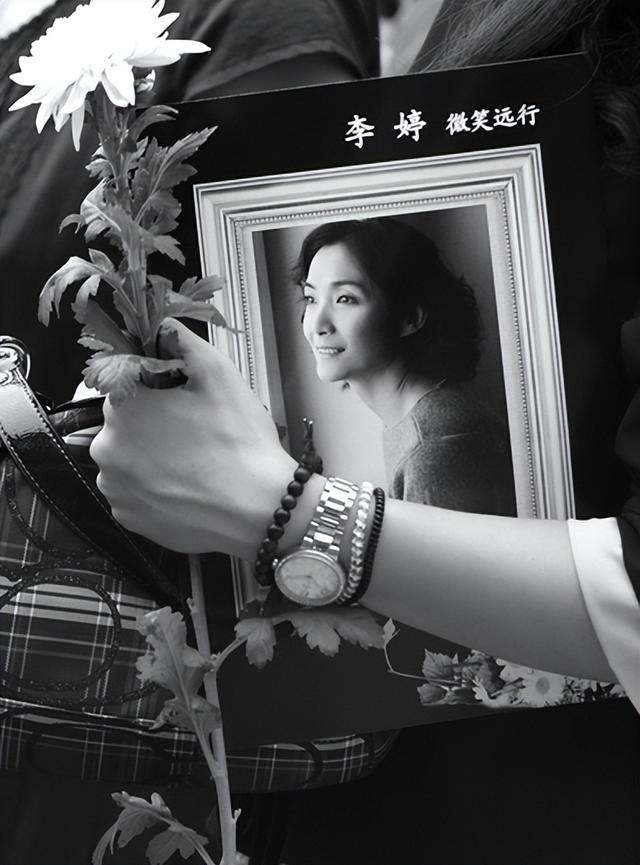 著名演员李婷，去世10年后，前夫带女儿再婚，弟弟的做法让人心寒