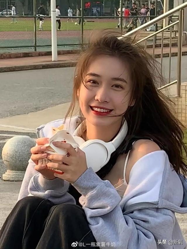 个性妩媚头像女，一点小性感 一点小妩媚微信（随便一张都是会被美少女们拿来做头像的程度）