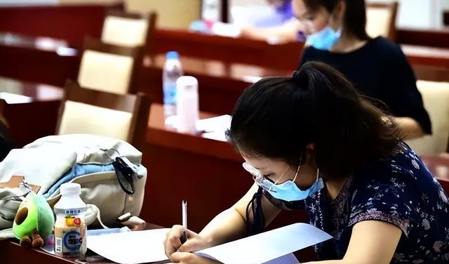 初中校长什么级别，学校校长什么级别（县高中校长属于公务员还是事业编）