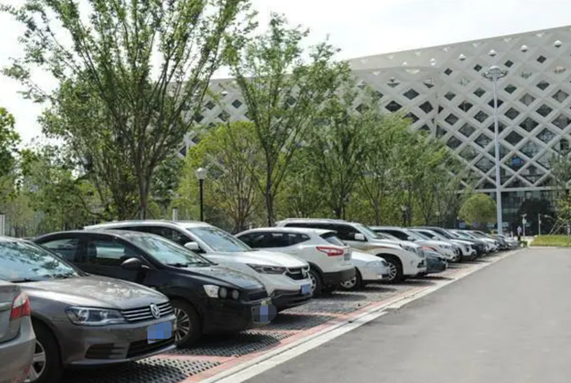 如何选择地下车位，如何选择地下车位置（买车位选地上车位还是选地下车位）