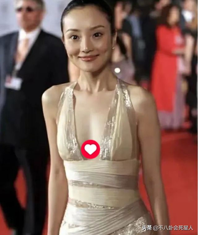 李小璐身高体重，李小璐年龄和个人资料（穿包臀裙下楼做核酸）