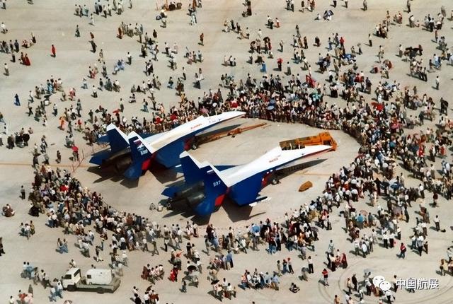 中国人民解放军空军，中国人民解放军空军成立时间（人民空军，生日快乐）