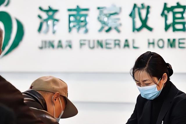 火葬场临时工1200一天，火葬场临时工1200一天真的吗（在殡仪馆上班的普通员工）