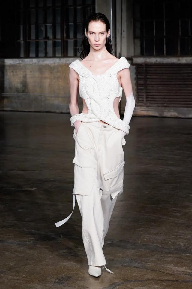 工装裤搭配禁忌,女士工装裤搭配上衣图(工装裤没那么好穿:3个点避雷) 工装裤搭配禁忌,女士工装裤搭配上衣图(工装裤没那么好穿:3个点避雷)