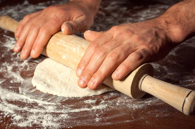 手擀面（手擀面皮），要想手擀面爽滑筋道有弹性（用手擀面皮）