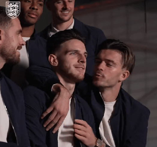 拍集体照穿什么颜色的衣服好看，拍照穿什么颜色衣服好看（世界杯“男模队”哪去了）