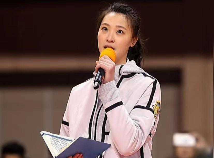排球女队长惠若琪简历，家境优越却苦练排球