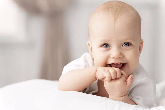 为什么不能频繁逗孩子笑，逗宝宝大笑容易损伤宝宝大脑（辨别宝宝是否发育落后）