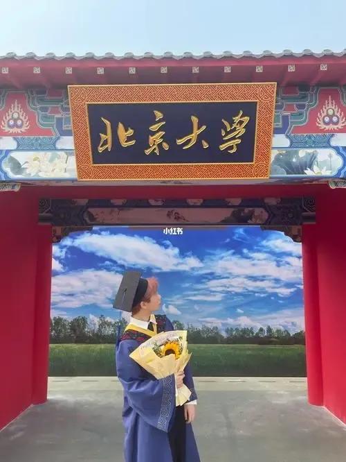 2021海南高考，2021年海南多少分可以上本科（海南三考生高考成绩900分被北大清华争抢）