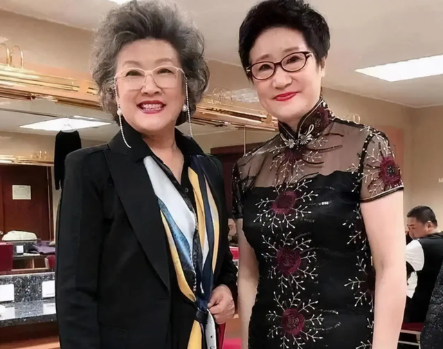 假如幸福来临的演员，假如幸福来临的演员表张露（宋春丽：和教授丈夫结婚42年）