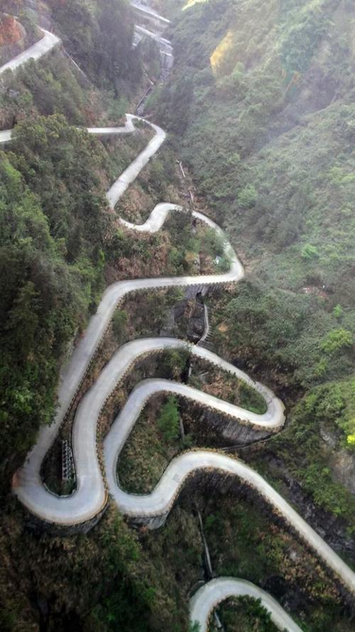 319国道著名的回头路，湖南湘西矮寨盘山公路，一段神奇的公路