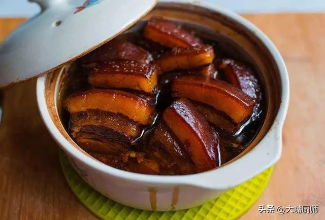 煮猪肉的方法和配料，煮猪肉用什么佐料（不管炖猪肉还是啥肉）