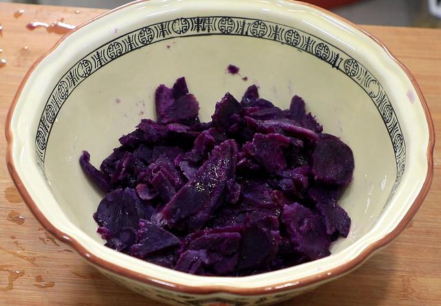 秋天到了吃什么食物好，秋天应该吃什么食物（建议：多吃“秋天6宝”）