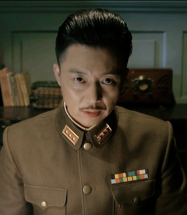 伪装者王天风是好是坏，《伪装者》王天风是什么身份（才懂王天风为何要吃“黑寡妇”于曼丽嘴里的糖）