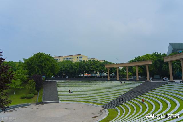 重庆大学多少分能考上，重庆大学多少分录取能上（法学专业2022年在重庆投档分数线）