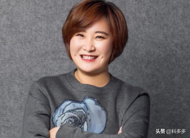 贾玲的爸爸是干什么的，贾玲的爸爸是谁（贾玲称姜昆是自己失散多年的爹）