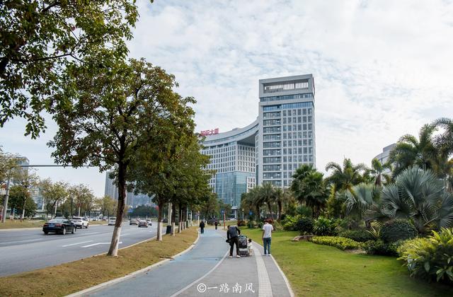 城市套路深的幽默句子，男女幽默聊天的对话（距离市中心超过40公里）