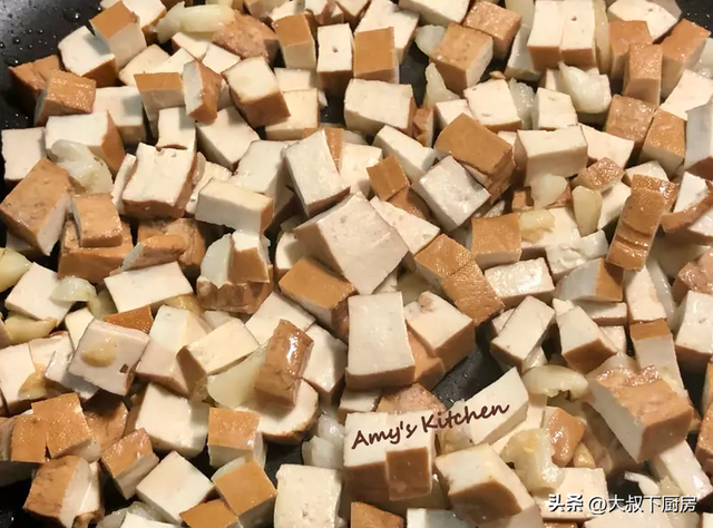 烧子盖怎么做，烧牛子盖的做法大全（大叔炒的炸酱很香）